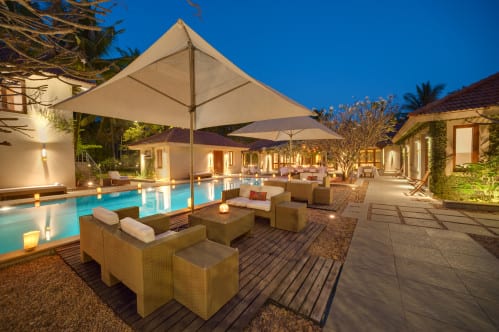 pool-side-_img7433-499x332