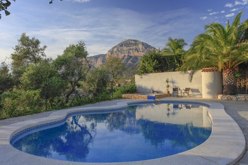 yoga detox retreat spain